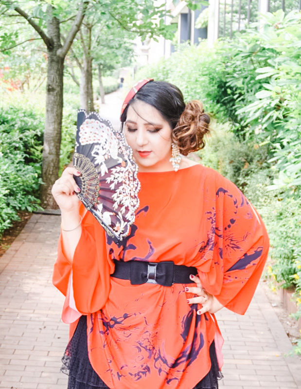 Modern geisha look with dress and mini beret from Keiko Tagai